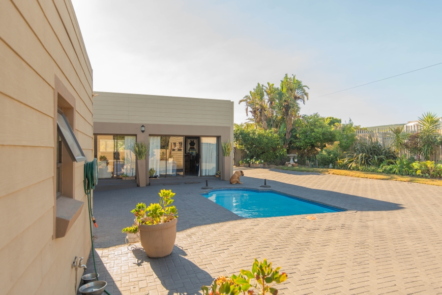 4 Bedroom Property for Sale in Clarendon Marine Eastern Cape